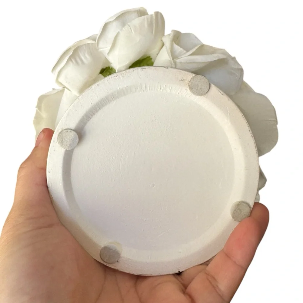 N/A •faux flowers
